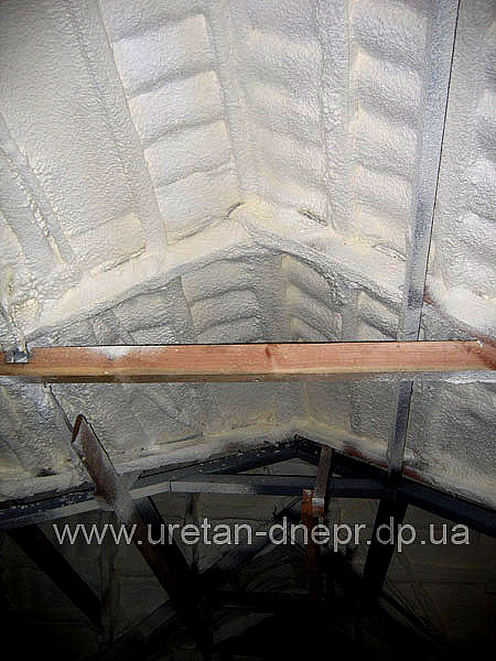 Услуги теплоизоляции пенополиуретаном крыш в Днепре